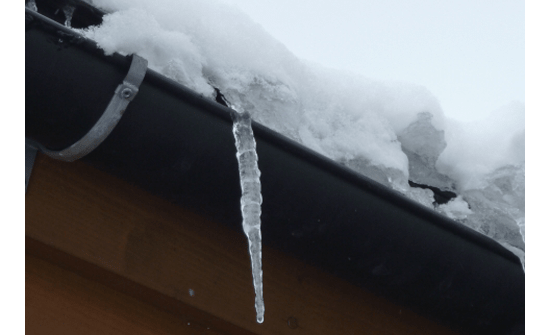 雪で雨どいが壊れた時にどうしていいのかわからず、インターネットで検索したところ、雨樋ぐんまさんのホームページが見つかりとても安心しました。