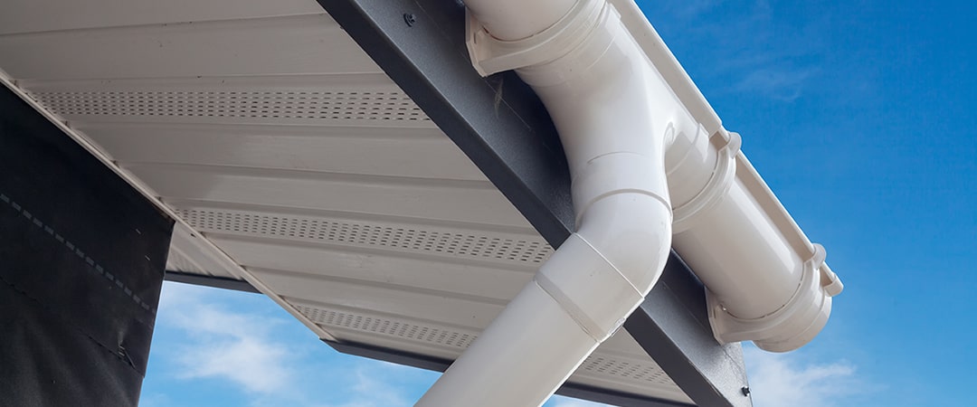 スムーズな作業できれいな雨樋へ！